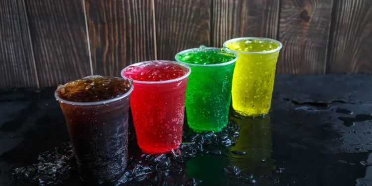 El lado amargo de las bebidas azucaradas: su impacto en la salud mundial