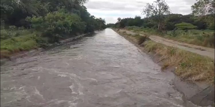Coraasan restablece suministro de agua en siete acueductos tras reparación de canales UFE y Monsieur Bogaert