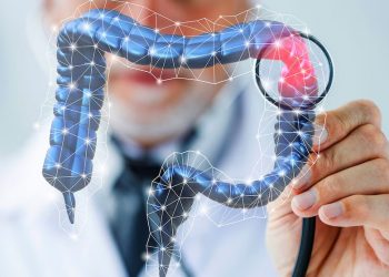 Aumentan los casos de cáncer colorrectal en menores de 50 años: la dieta y el estilo de vida, en la mira de los investigadores