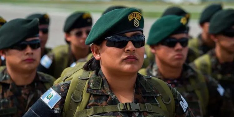 El Salvador y Guatemala envían tropas a Haití para combatir pandillas bajo misión multinacional