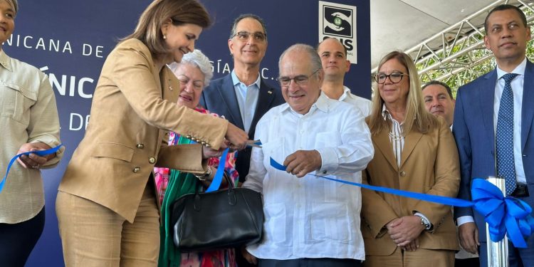 Inauguran la policlínica modelo de atención primaria Santa Fe en San Pedro de Macorís