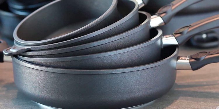 ¿Sartenes con sustancias dañinas? Descubre cómo elegir utensilios de cocina más seguros