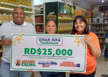 Entregan premios a ganadores de rifa navideña en Villa González