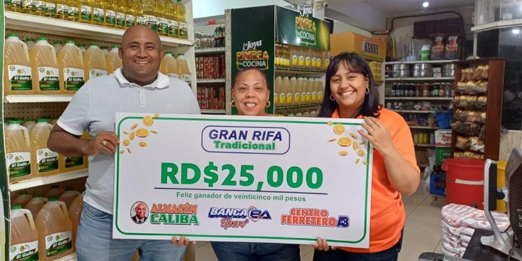 Entregan premios a ganadores de rifa navideña en Villa González