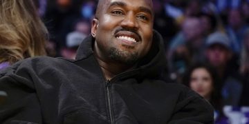 Exempleada denuncia a Kanye West por conducta antisemita, acoso y discriminación
