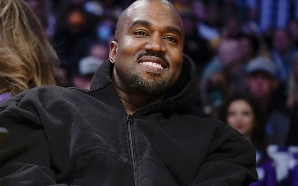 Exempleada denuncia a Kanye West por conducta antisemita, acoso y discriminación