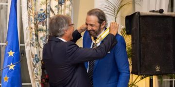 Juan Luis Guerra es distinguido con la Encomienda de la Orden de Isabel la Católica