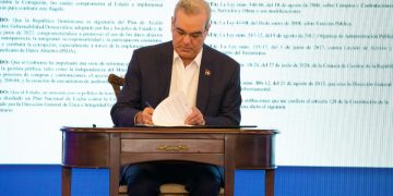 Presidente Abinader establece Comisión Nacional de Transparencia y Anticorrupción