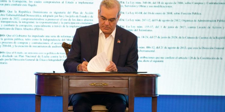 Presidente Abinader establece Comisión Nacional de Transparencia y Anticorrupción