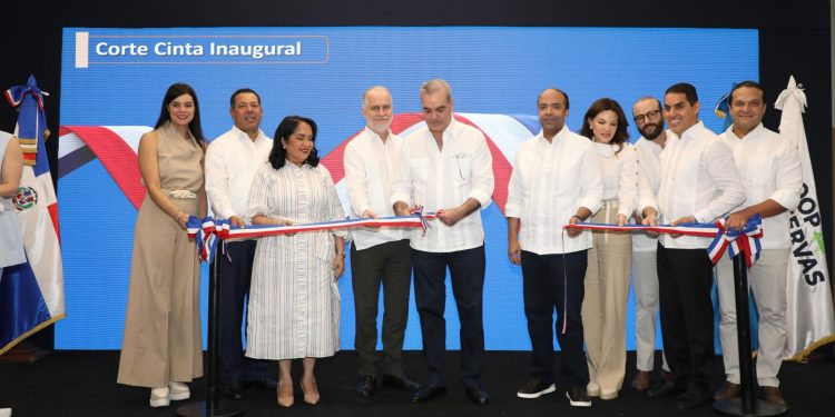 Presidente Abinader inaugura infraestructuras deportivas y corporativas en Santo Domingo