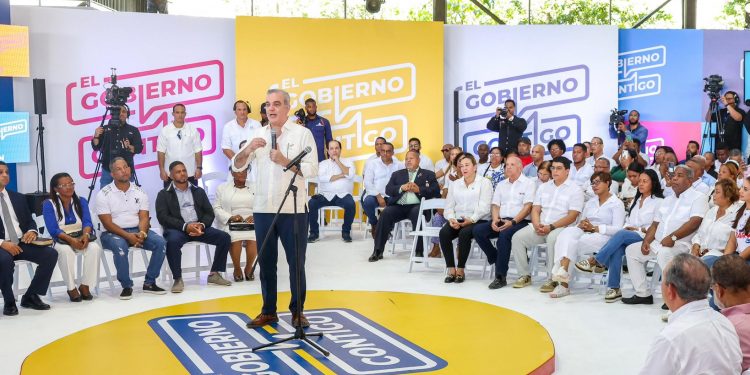 Presidente Abinader lanza iniciativa comunitaria y supervisa proyectos en Santo Domingo Norte