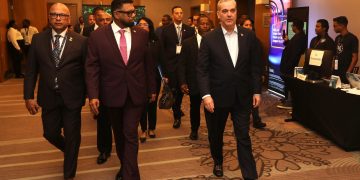 Presidente Abinader regresa a República Dominicana tras una participación influyente en Conferencia Internacional de Energía en Guyana