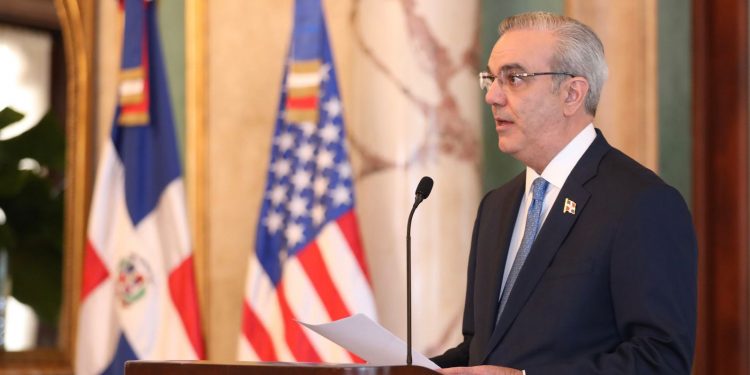 Abinader revela potencial de 100 millones de toneladas de tierras raras en República Dominicana