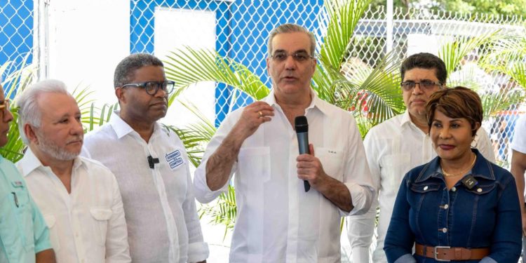 Presidente Abinader se compromete a expandir los servicios de INAIPI a nivel nacional