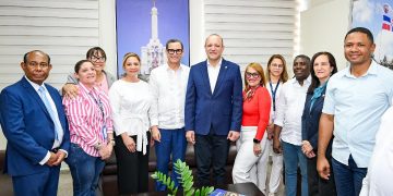 Alcalde Ulises Rodríguez resalta la importancia de las ferias de empleo para el desarrollo económico de Santiago