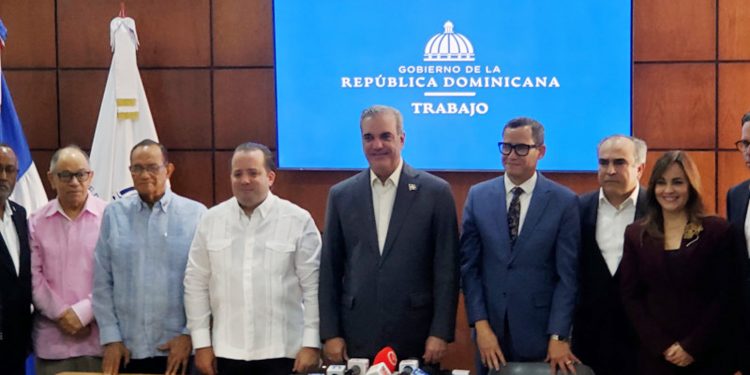Aprueban aumento del 20% al salario mínimo no sectorizado en dos fases hasta 2026