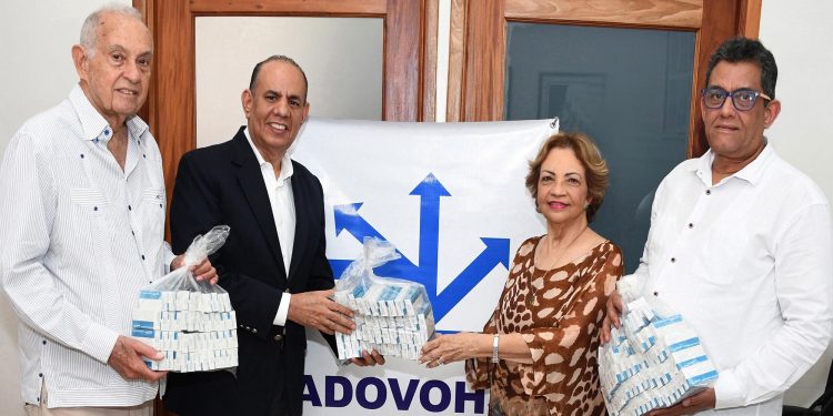ADOVOHS entrega donación a 4 Instituciones Hospitalarias