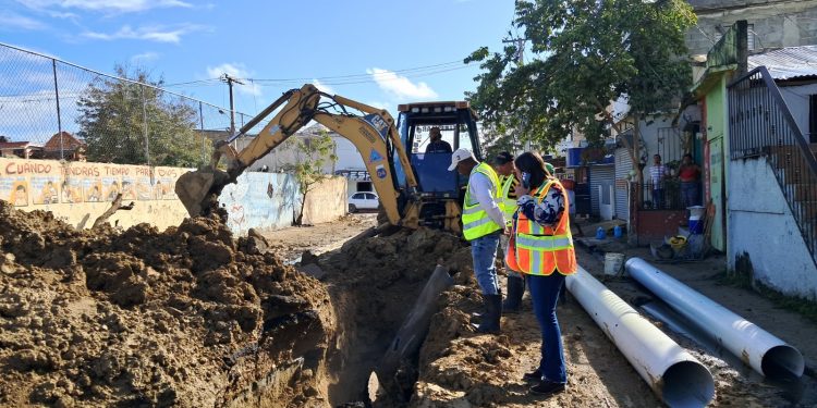 Coraasan realiza sustitución de colector de aguas residuales en Los Salados