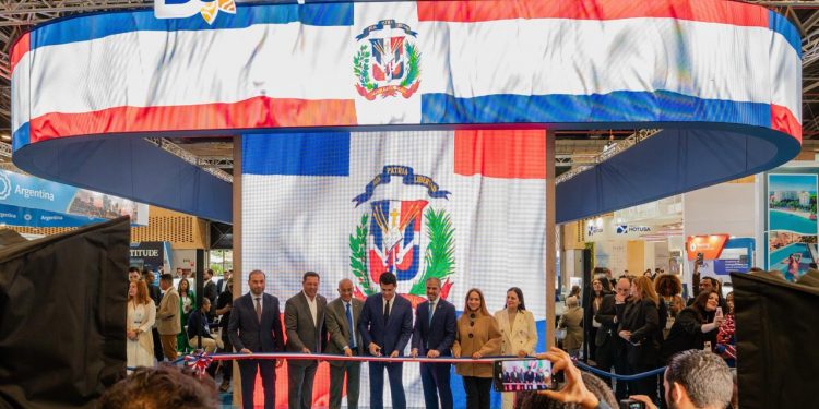 David Collado inaugura Stand de República Dominicana en la feria turística ANATO en Colombia