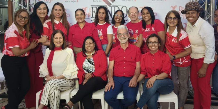 FUNDO lanza la campaña «De Rojo por la Mujer» 2025 para concienciar sobre la salud cardiovascular femenina