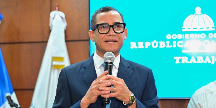 Eddy Olivares asume como Ministro de Trabajo
