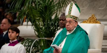 Papa Francisco enfrenta grave crisis respiratoria y recibe transfusión de sangre