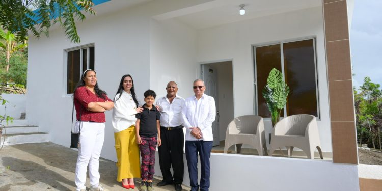 Fundación Refidomsa cumple solicitud de ayuda y entrega nueva vivienda a hombre que se viralizó pidiendo apoyo al presidente Abinader