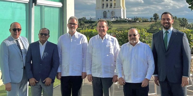 Reconocen la contribución del Ministro Ito Bisonó al fortalecimiento de la Marca País con el sello “Hecho en República Dominicana”