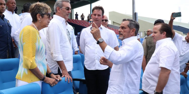 Junior Noboa celebra el compromiso renovado del presidente Abinader con el béisbol dominicano