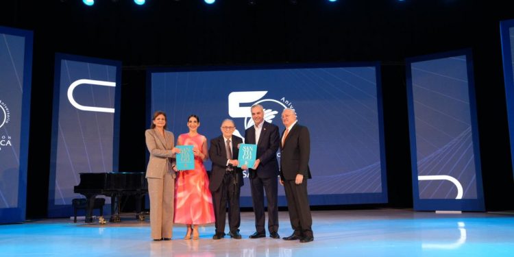 Corporación Zona Franca Santiago celebra 50 años con lanzamiento de libro y nuevos proyectos