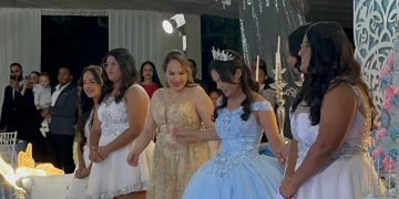 Melany Marmolejos Pérez celebra sus quince años en un evento lleno de magia y emoción