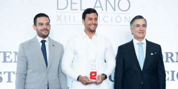 Raymond Rodríguez recibe el título de «Joven del Año» por su contribución social y empresarial