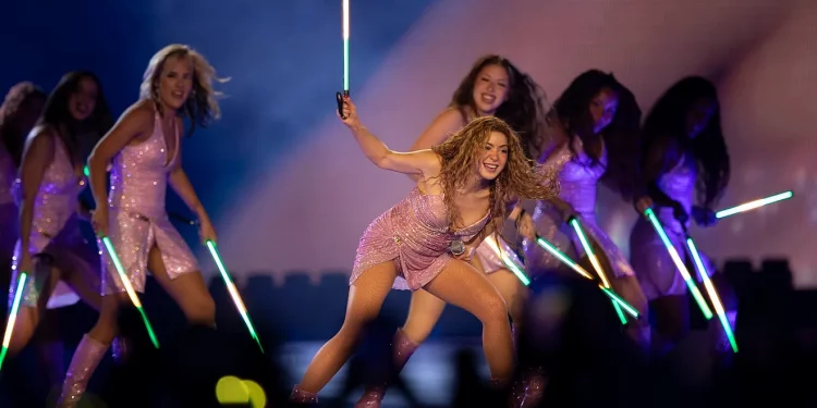 Shakira electriza a 46,000 fanáticos en Rio de Janeiro con el inicio de su gira ‘Las mujeres ya no lloran World Tour’