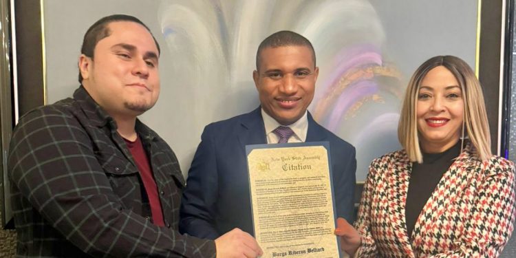 Vargavila Riverón distinguido en Nueva York por sus contribuciones al periodismo