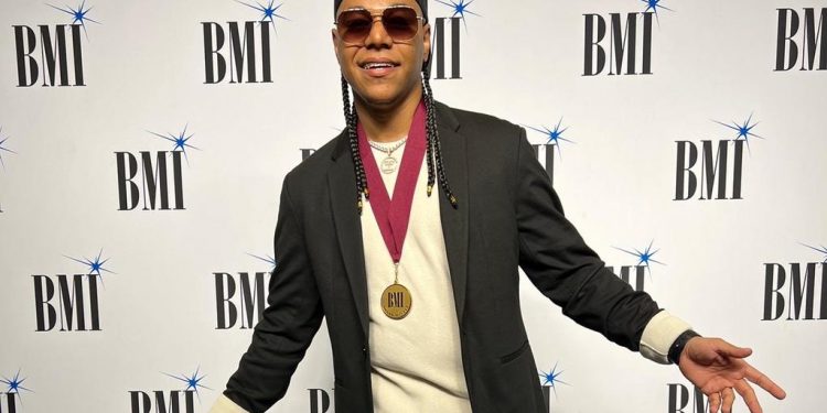 El productor dominicano Ghetto recibe un Grammy por “One Love”, el álbum de la banda sonora de la película sobre Bob Marley