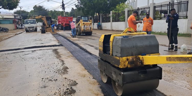 Coraasan lanza programa de bacheo para reparar calles afectadas por trabajos de infraestructura en Santiago