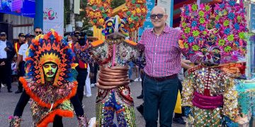Santiago vibra con el inicio de su carnaval: un desfile de cultura, familia y diversión