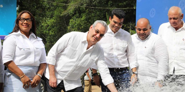Presidente Abinader afirma que el gobierno ha multiplicado por cuatro la inversión en agua potable, sector que estuvo abandonado por años