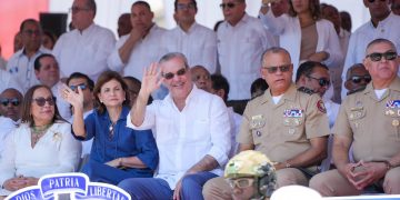 Presidente Abinader encabeza desfile por el 181 aniversario de la Batalla del 30 de Marzo en Santiago
