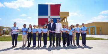 Presidente Abinader lidera graduación del programa «Oportunidad 14-24» e inaugura nuevas infraestructuras educativas en Santiago