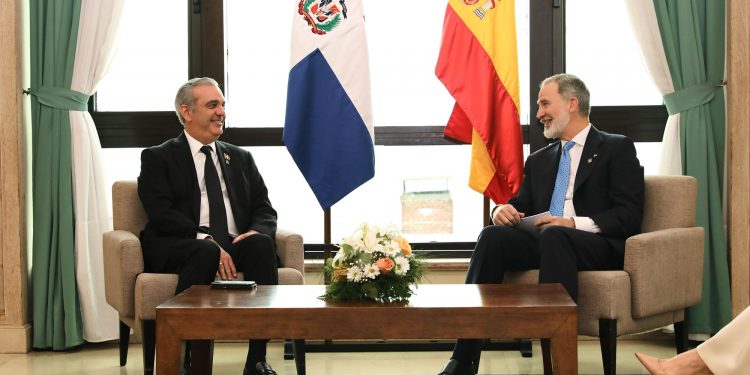 Abinader sostiene reuniones clave con el Rey de España y líderes de Paraguay y Uruguay