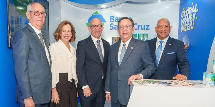 Banco Santa Cruz promueve el ahorro y la educación financiera en la Semana Económica y Financiera 2025