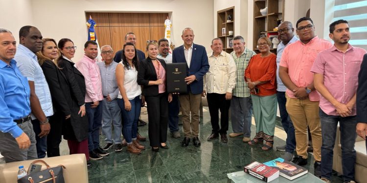 COOPNAMA celebra cena de gala en Santiago por su 54 aniversario con delegaciones locales e internacionales