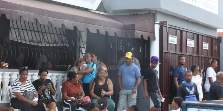Tragedia en Santo Domingo Este: Capitán pensionado de la Armada asesina a tres familiares y hiere a un hijo antes de quitarse la vida