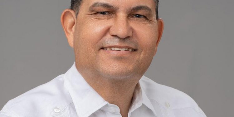 Secretario General del PRM en Santiago acusa a Leonel Fernández de doble discurso y populismo político