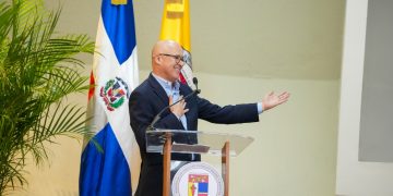 Francisco Domínguez Brito presenta su libro “Los Motivos del Lobo y el Cambio Climático”
