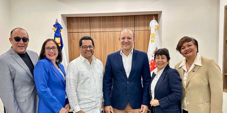 Fundación Maxwell selecciona alcaldía de Santiago para proyecto de liderazgo en servicio y acción