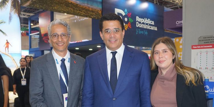 Air Century fortalece lazos comerciales en ANATO 2025