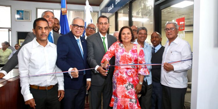 INDOTEL inaugura sala digital en la biblioteca Ateneo Amantes de la Luz en Santiago