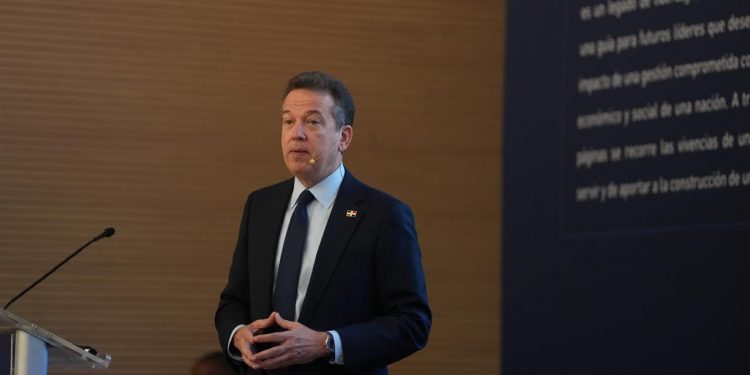 Ito Bisonó presenta en Santiago su libro Desde adentro: hacia el país que queremos